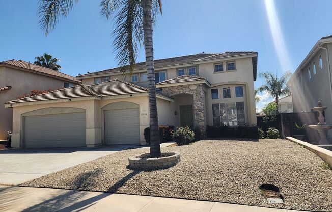 Gorgeous 5 Bedroom w/ Downstairs bedroom! New Paint. New Appliances.