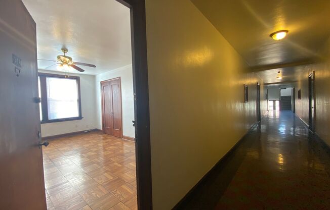 Studio, 1 bath, 400 sqft, $825, Unit 218