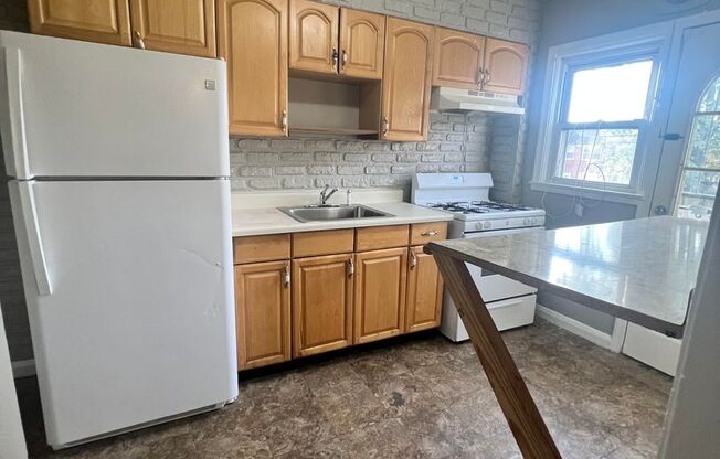 $1500 3BR 1BA East Baltimore row home!