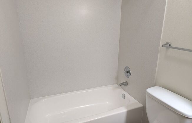 2 beds, 1 bath, 810 sqft, $2,195, Unit B101