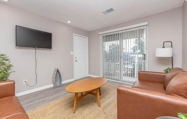 2 beds, 1 bath, 629 sqft, $924