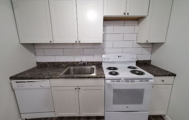 Studio, 1 bath, 400 sqft, $995, Unit 1213 - 21