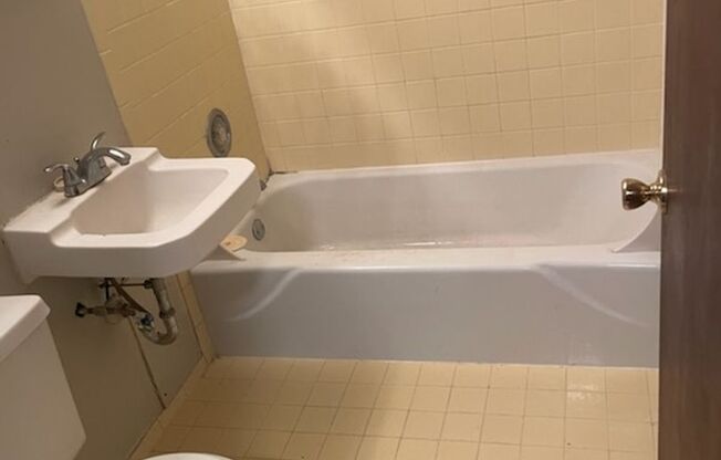 Studio, 1 bath, $695, Unit 506