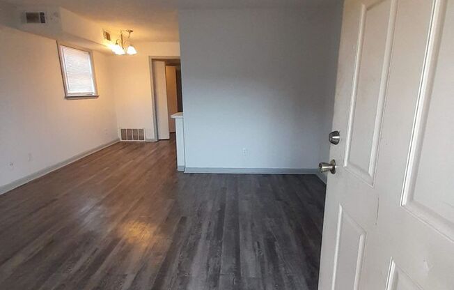 1 bed, 1 bath, $649, Unit A