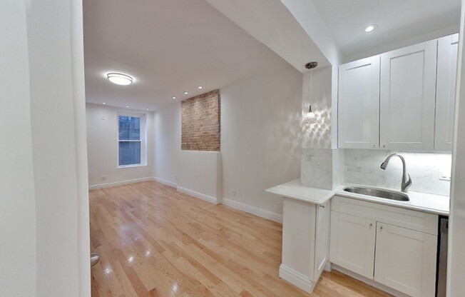 354 E 51 ST