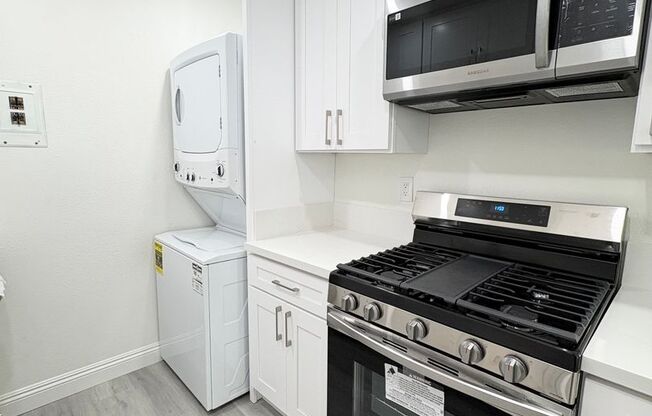 2 beds, 2 baths, 850 sqft, $2,795, Unit Unit 140