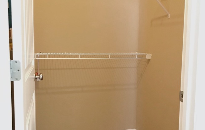 1 bed, 1 bath, 765 sqft, $825, Unit 122