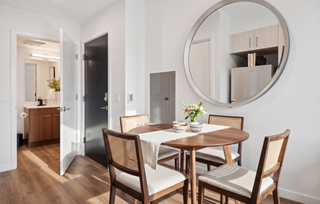 Studio, 1 bath, 688 sqft, $2,547, Unit 2