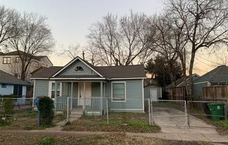 215 E 25 ST
