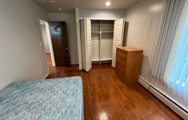 2 beds, 1 bath, 693 sqft, $2,440, Unit 11