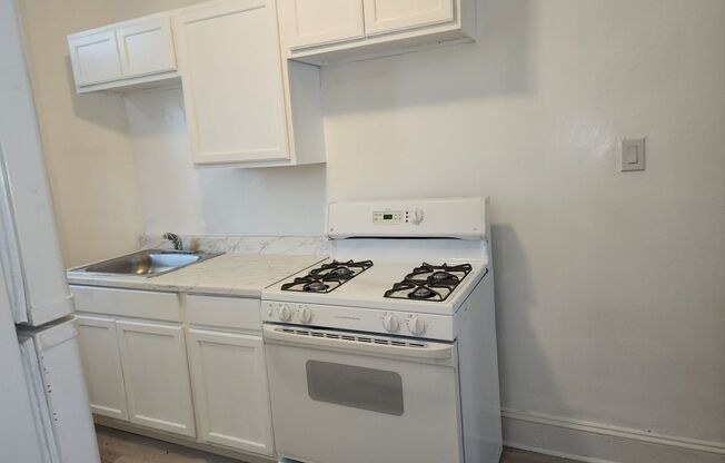 2 beds, 1 bath, $1,195, Unit Unit 2