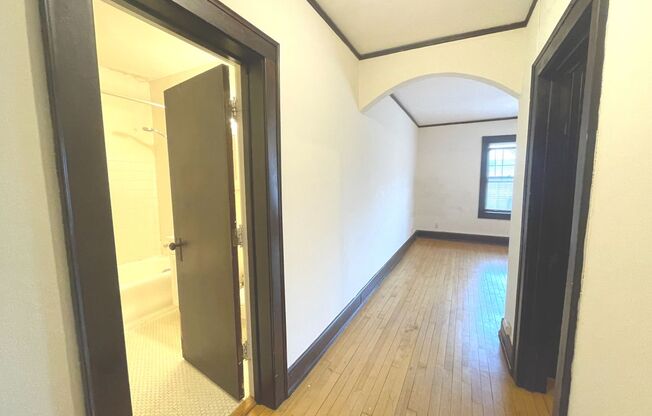 Studio, 1 bath, $875, Unit 3