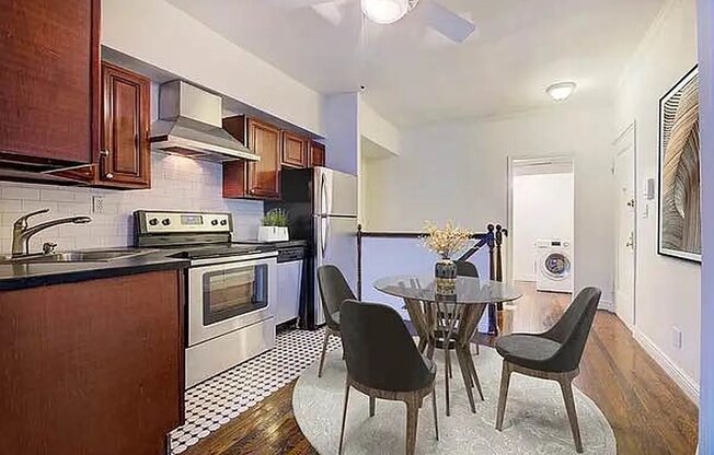 314 W 58 ST