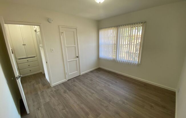 2 beds, 1 bath, $2,195, Unit 616 W Fernfield Dr, Unit C