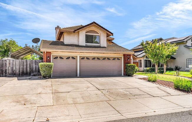 WONDERFUL NEIGHBORHOOD...WELL MAINTAINED 3 BED/2.5BATH FAMILY HOME!!