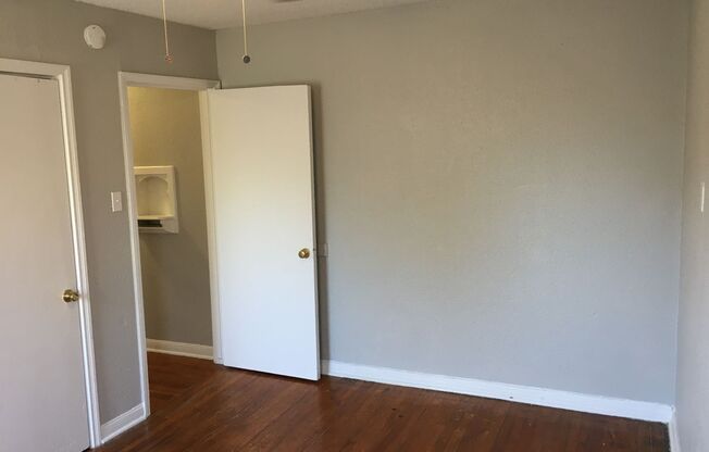 2 beds, 1 bath, $795