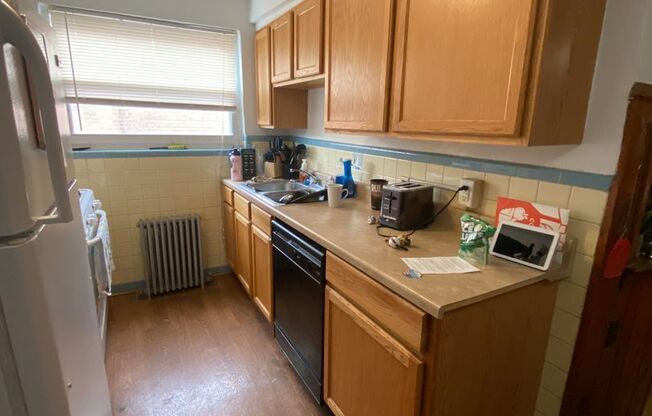 2 beds, 1 bath, 800 sqft, $1,350, Unit Unit 4