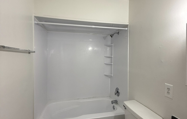 2 beds, 1 bath, 800 sqft, $1,100, Unit K4