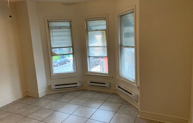 2 beds, 1 bath, 800 sqft, $1,400, Unit #2