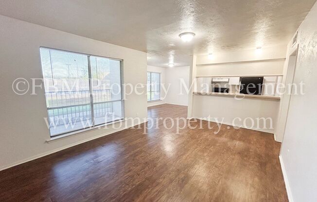 2 beds, 1 bath, $1,025, Unit 121