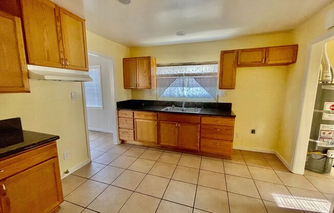 3 beds, 1 bath, 1,500 sqft, $3,595