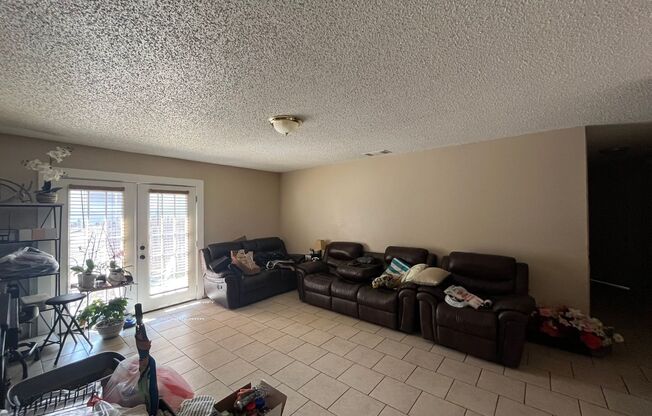 3 beds, 2 baths, $1,895