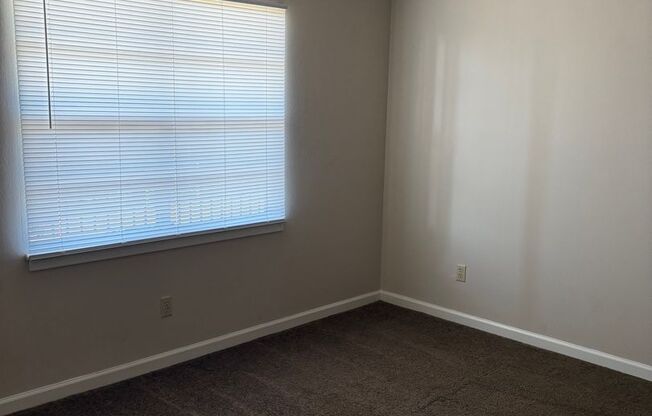 2 beds, 1 bath, 960 sqft, $845, Unit 22 UP