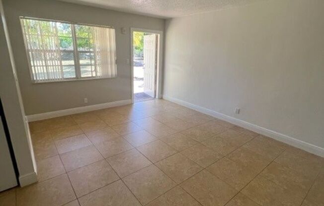 1 bed, 1 bath, $1,595, Unit 105