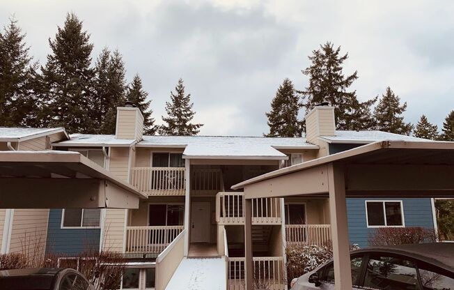Redmond 1 bd/1 bath 1 parking ground level condo with water/sewer/garbage