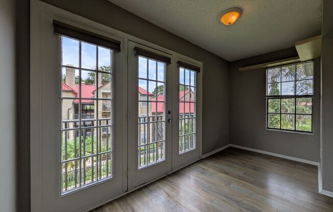 Updated 2 bedroom, 1 bath Condo in Oasis at Pearl Lake