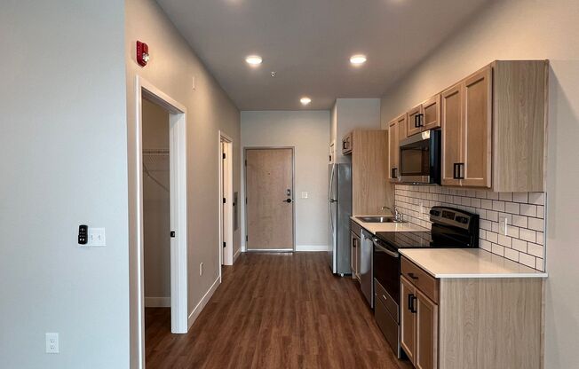 Studio, 1 bath, 460 sqft, $1,375, Unit WR 305-232