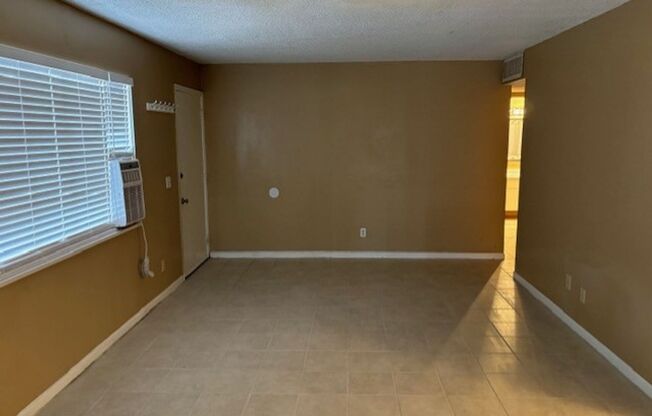 1 bed, 1 bath, $1,195, Unit # 36