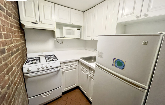 Studio, 1 bath, $2,750, Unit 3