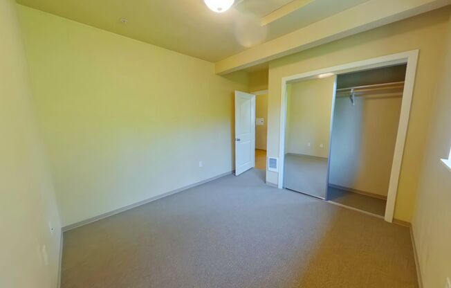 3 beds, 1.5 baths, 848 sqft, $2,400, Unit 307