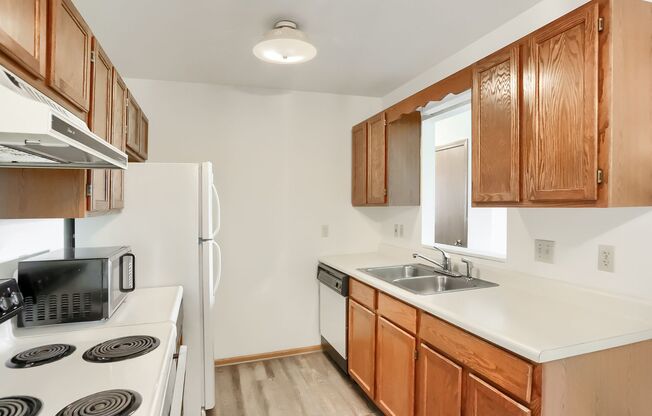 2 beds, 1 bath, $1,100, Unit Apt 94