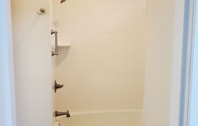 Studio, 1 bath, $1,195, Unit North