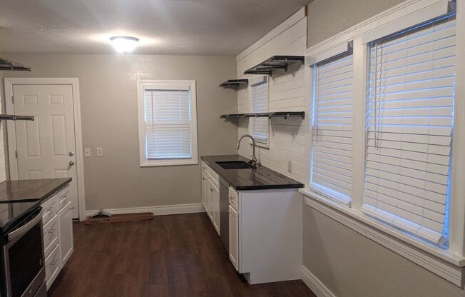 2 beds, 1 bath, $1,200