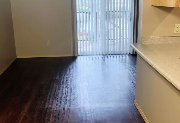 3 beds, 2 baths, 1,172 sqft, $1,695, Unit 253