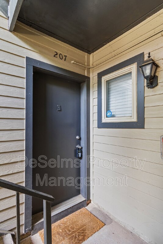 207 SMT RDG DR