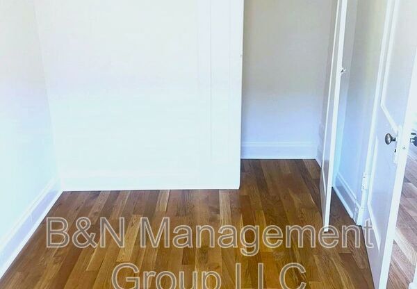 1065 W DAKIN