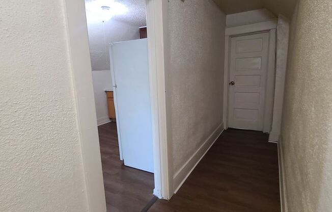 1 bed, 1 bath, 408 sqft, $850, Unit Unit 2 (Upper)