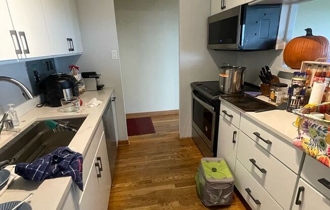 3 beds, 2 baths, 1,500 sqft, $3,850, Unit 418-1305