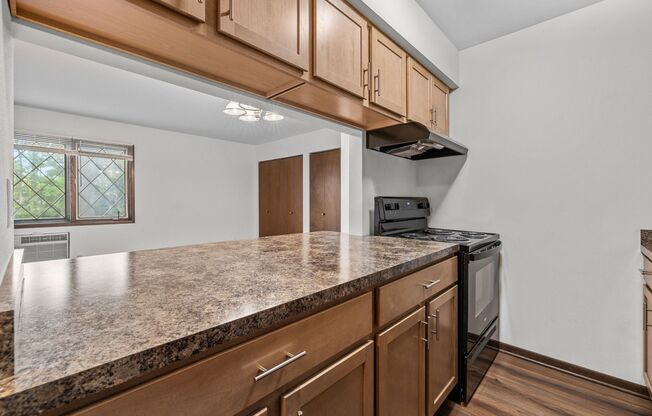 Studio, 1 bath, $989, Unit 81