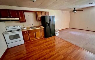 2 beds, 1 bath, 650 sqft, $595, Unit #6