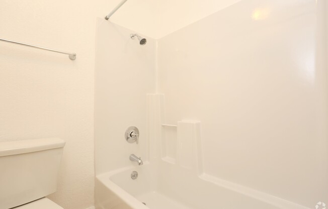 2 beds, 1 bath, 825 sqft, $1,695, Unit 0210