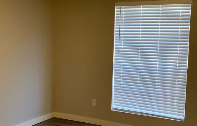 2 beds, 1 bath, 897 sqft, $975, Unit 2001