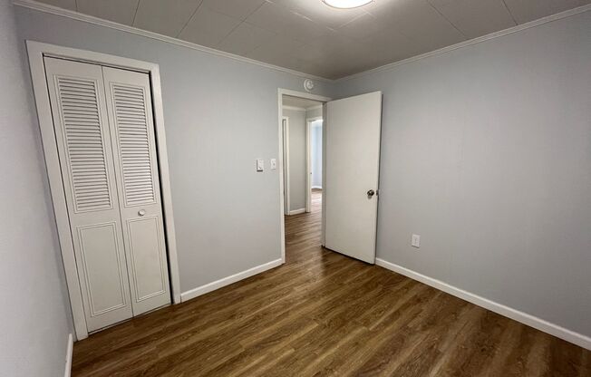 3 beds, 1 bath, 900 sqft, $999, Unit 413