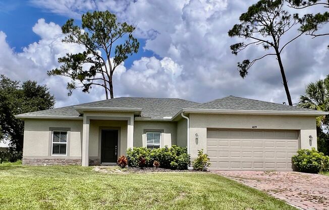 Modern & Spacious 3 Bed, 2 Bath Home in North Port