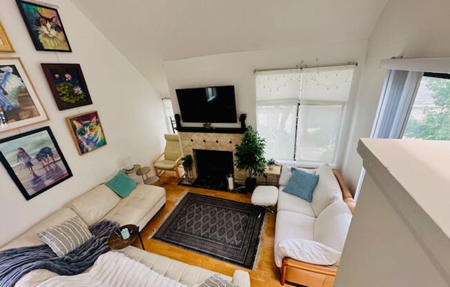 Stunning 2 bedroom/ 2 bath Condo in Creekwood at River Run in Mission Valley