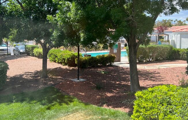 One-Level Townhouse off of Tropicana/Durango